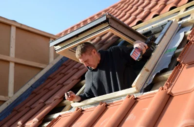 Pose de fenêtres de toit Velux à Poucharramet